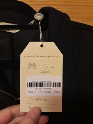 Chaqueta negra camaleónica