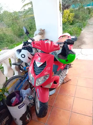 Moto Peugeot Scooter Automática Roja