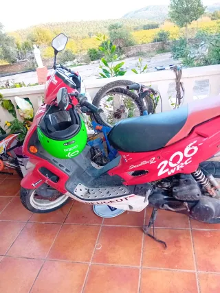 Moto Peugeot Scooter Automática Roja