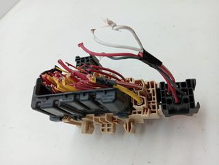 CAJA RELES / FUSIBLES RENAULT KANGOO (2)