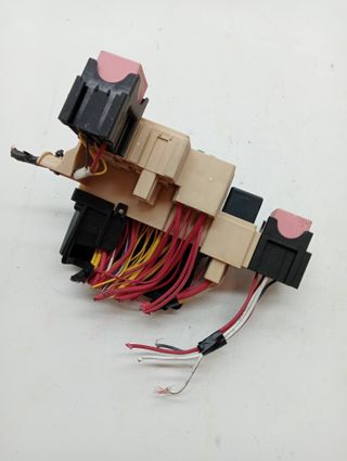 CAJA RELES / FUSIBLES RENAULT KANGOO (2)