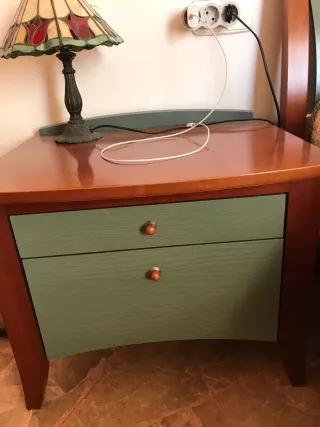 Cama matrimonio de 150x200 y 2 mesitas