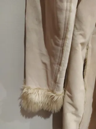 Abrigo Miss Shelly imitación ante beige con pelo.