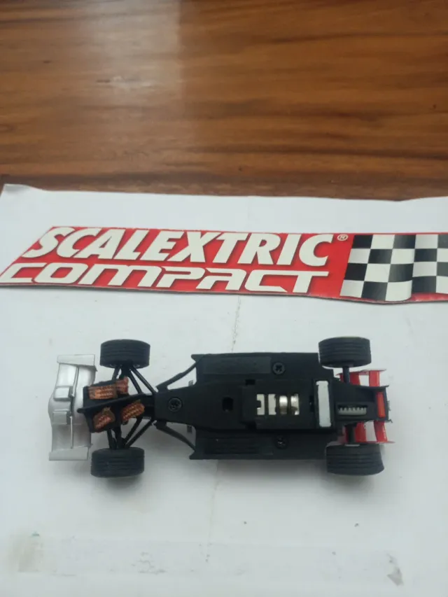 Scalextric Compact McLaren Mercedes NO NEGOCIABLE
