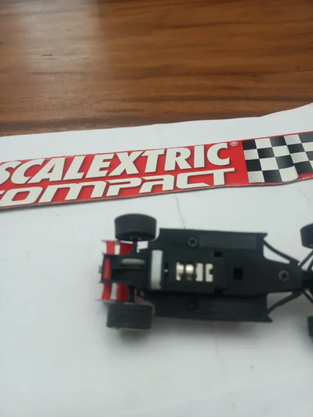 Scalextric Compact McLaren Mercedes NO NEGOCIABLE