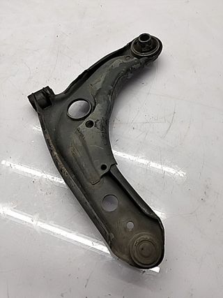 BRAZO SUSPENSION INFERIOR DELANTERO DERECHO TOYOTA YARIS (KS (2)