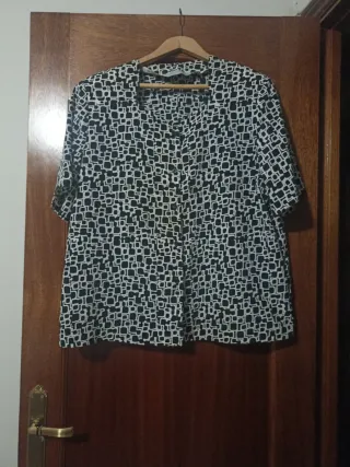 Camisa estampada mujer blanca y negra