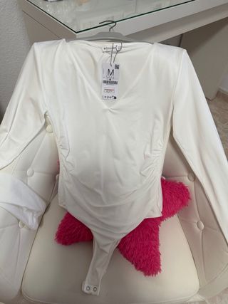 Body escote pico Stradivarius Talla M