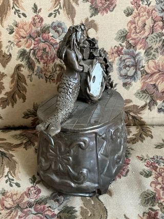 Figura Sirena con Reloj de Barro Esmaltado