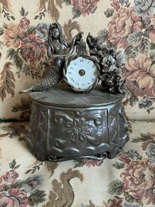 Figura Sirena con Reloj de Barro Esmaltado