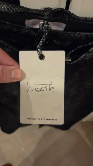 Falda serpiente gris y negra