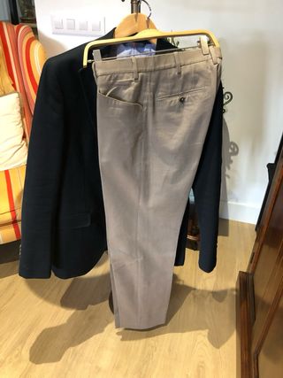 Americana y pantalón azul/beige