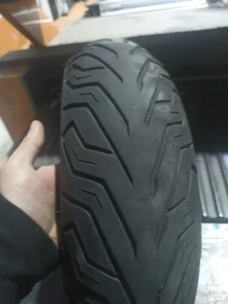 Rueda Michelin 130-70-12 CITY GRIP 2 con dibujo