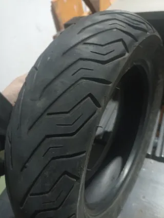 Rueda Michelin 130-70-12 CITY GRIP 2 con dibujo