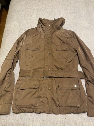 Chaqueta marrón con cinturón