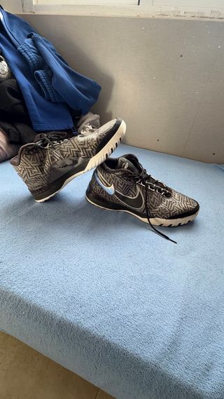 Nike Lebron 22 Talla 49.5 Negro Gris