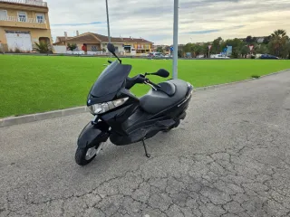 Suzuki Burgman 125cc Maxi Scooter
