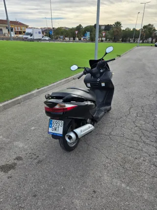 Suzuki Burgman 125cc Maxi Scooter