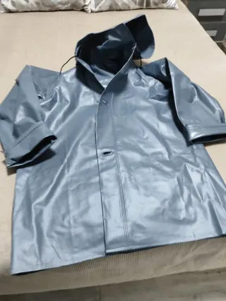 Impermeable grueso de buena calidad