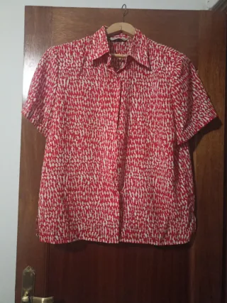 Camisa de señora roja y blanca