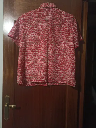 Camisa de señora roja y blanca