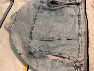 Chaqueta vaquera desgastada