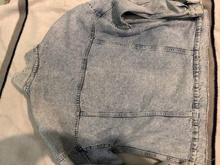 Chaqueta vaquera desgastada