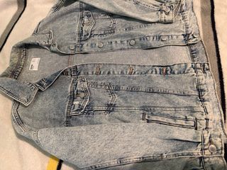 Chaqueta vaquera desgastada