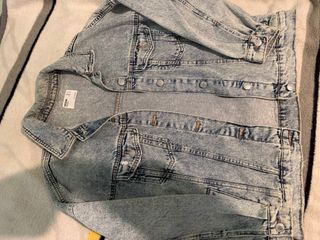 Chaqueta vaquera desgastada