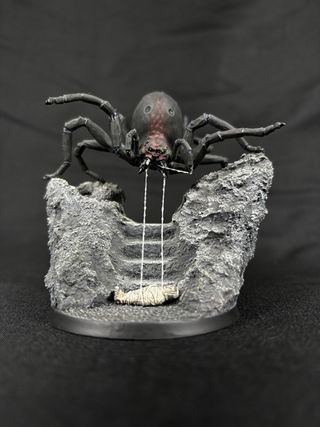 Ella Laraña, con Frodo, warhammer lotr