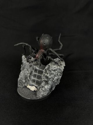 Ella Laraña, con Frodo, warhammer lotr