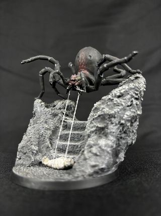 Ella Laraña, con Frodo, warhammer lotr