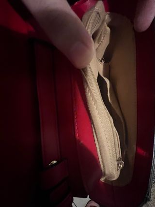 Bolso de hombro rojo