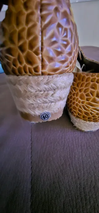 Zapatos planos mujer beige y marrón