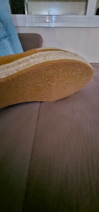 Zapatos planos mujer beige y marrón