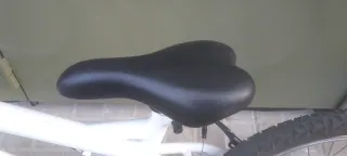 Bicicleta infantil blanca y rosa