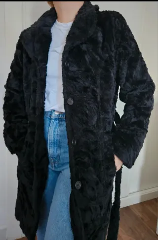 Abrigo de pelo negro