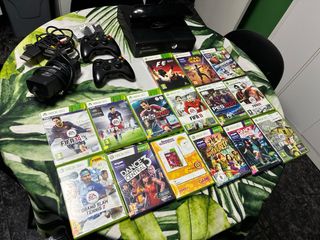 Consola Xbox 360 + 2 mandos + 12 juegos