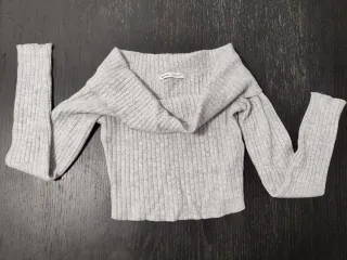 Camiseta hombros descubiertos gris