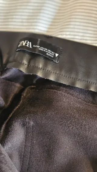 Pantalones efecto piel Zara