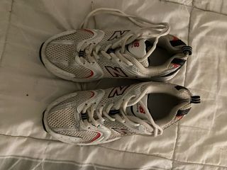 Zapatillas New Balance Blancas y Rojas