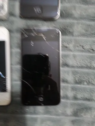 Lote 4 iPhones para reparar o piezas