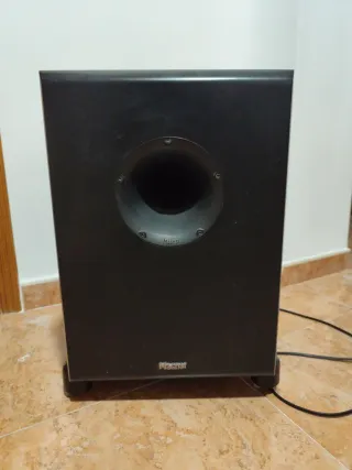 Subwoofers Labtec LCS-2414 y Magnat Alpha RS 12