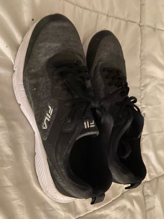 Zapatillas deportivas Fila negras y grises