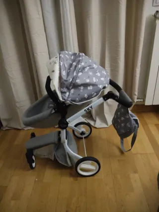 Carrito de muñecas gris