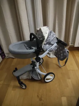 Carrito de muñecas gris