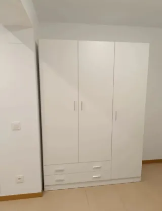 Armario blanco 3 puertas y 2 cajones