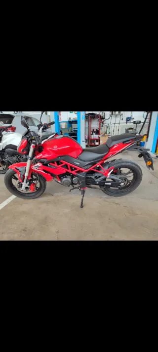 Benelli BN 125 Naked Roja
