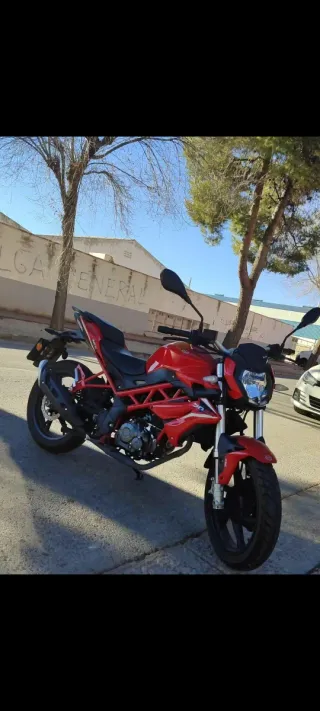 Benelli BN 125 Naked Roja