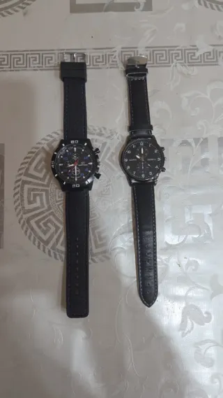 Relojes negros de pulsera